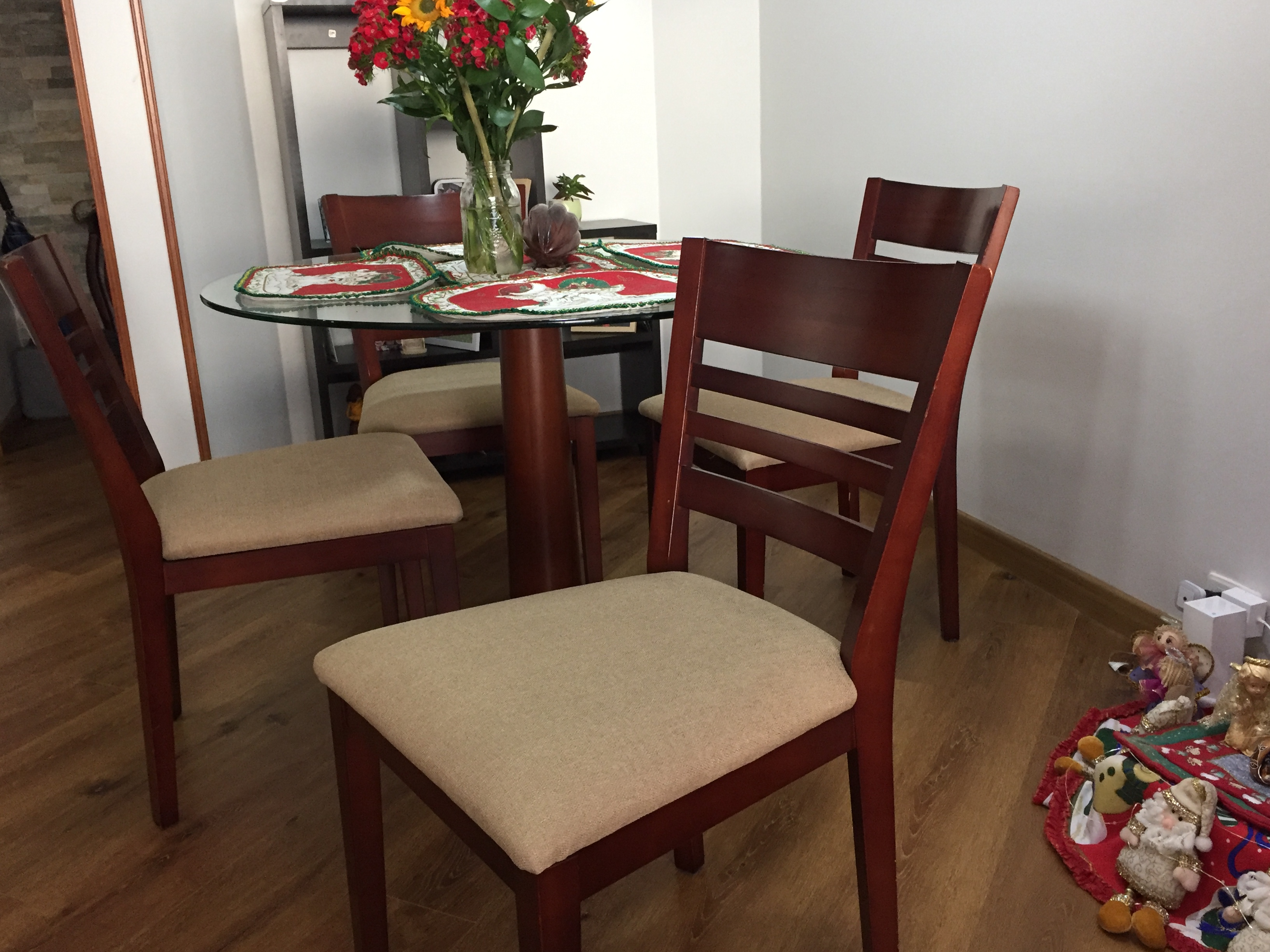 Comedor 4 Puestos en Cedro Arreglo Reparación de muebles a domicilio