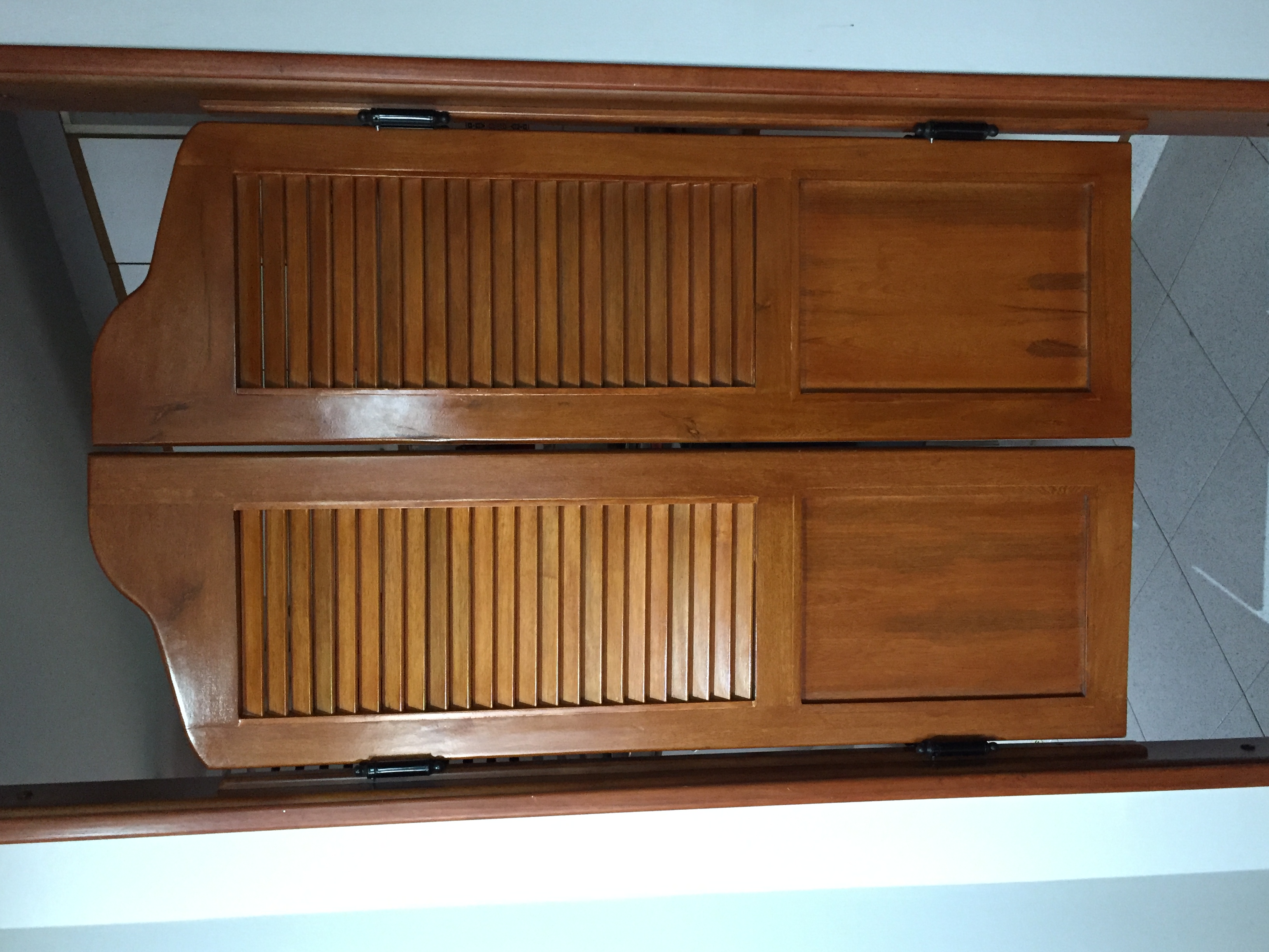 Puerta giratoria de Cocina Pintada Arreglo Reparación de muebles a domicilio