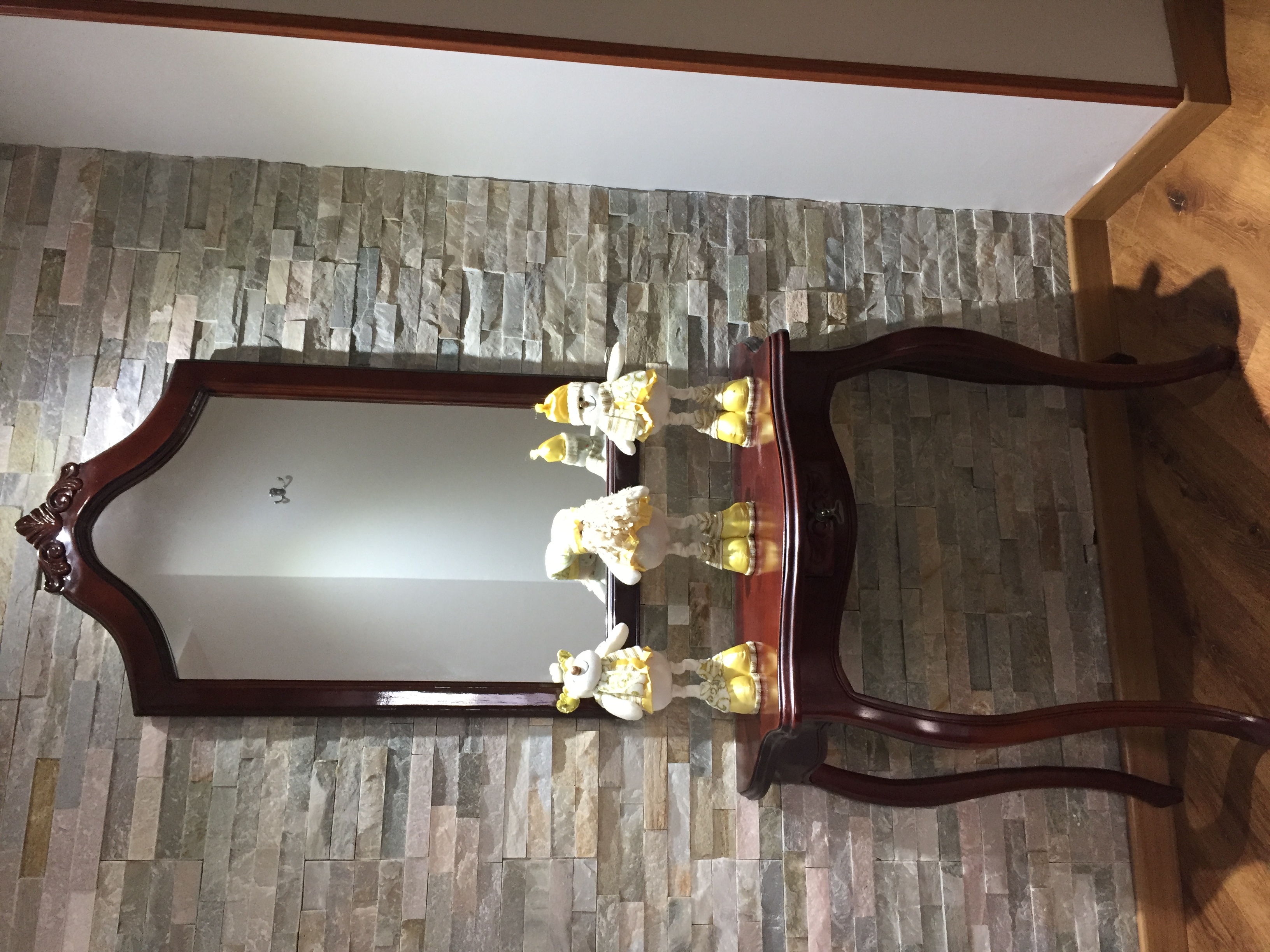 Espejo y mesa en cedro | Pintada Arreglo Reparación de muebles a domicilio